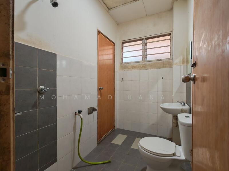 2-storey Terraced House for Sale in Sungai Buloh (Selangor) - Mohamad Hanafi - Bathroom - PropertyGuru.com.my