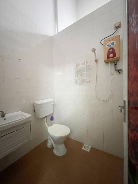 1-storey Terraced House for Sale in Taman Mesra (Klang) - Azman Ahmad - Bathroom - PropertyGuru.com.my