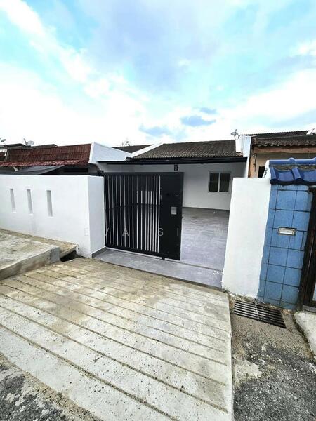 1-storey Terraced House for Sale in Bandar Selesa Jaya (Skudai) - Eva Siow - Exterior - PropertyGuru.com.my