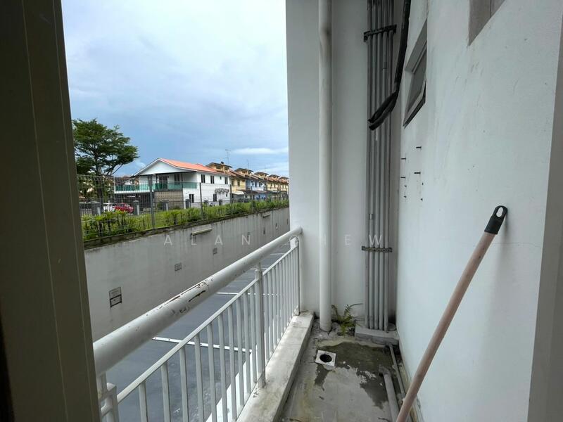 Shop / Office for Rent in Taman Mount Austin (Tebrau) - Alan Chew - Balcony - PropertyGuru.com.my