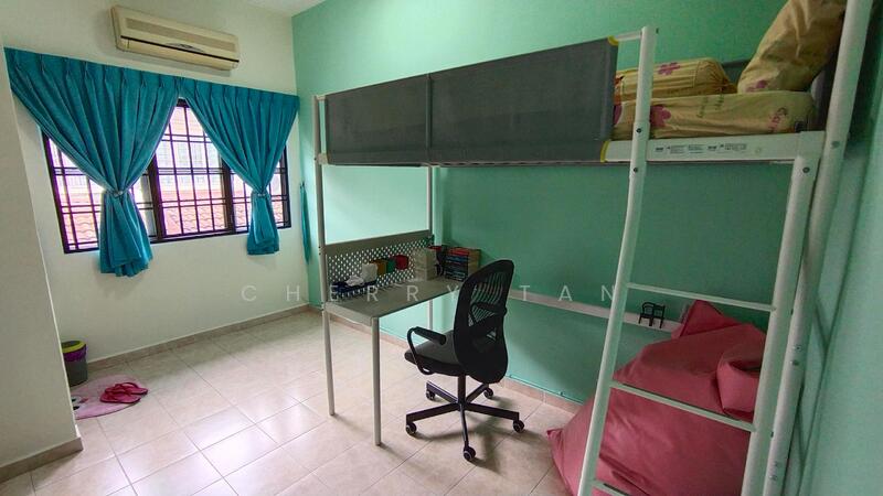 2-storey Terraced House for Sale in Bukit Jelutong (Shah Alam) - Cherry Tan - Bedroom - PropertyGuru.com.my