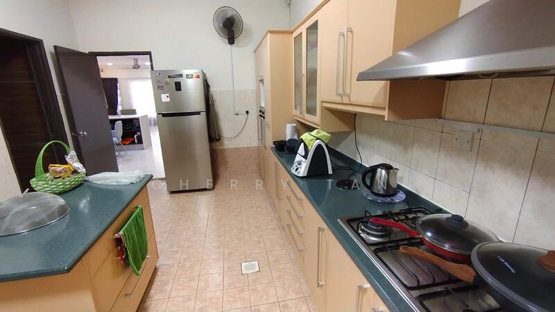 2-storey Terraced House for Sale in Bukit Jelutong (Shah Alam) - Cherry Tan - Kitchen - PropertyGuru.com.my