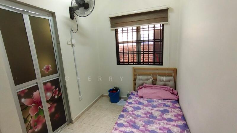 2-storey Terraced House for Sale in Bukit Jelutong (Shah Alam) - Cherry Tan - Bedroom - PropertyGuru.com.my