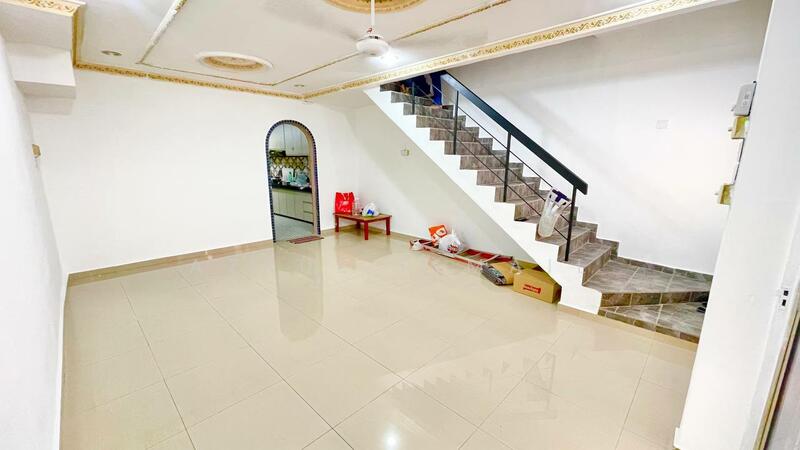 Taman Sri Rampai untuk Untuk Dijual - RM 550,000, Feb 2026 - Living Room - PropertyGuru.com.my
