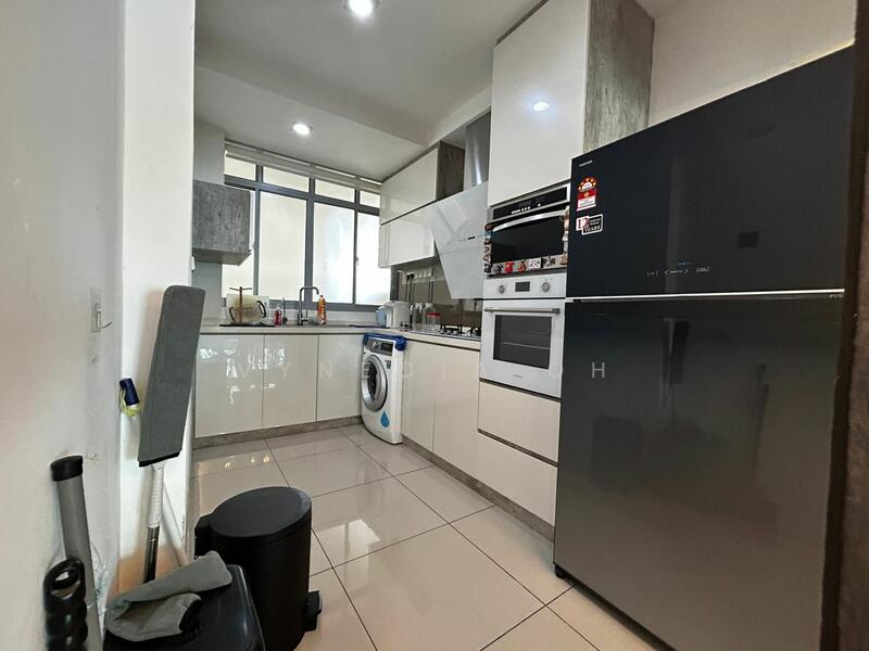 Condominium for Sale at The Peak Residences - Vynecia Oh - Kitchen - PropertyGuru.com.my