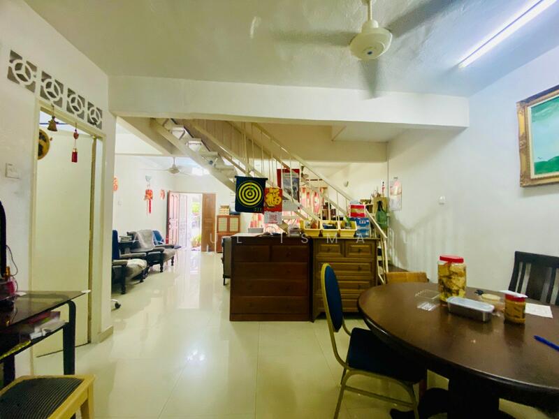2-storey Terraced House for Sale in Ulu Kelang (Kuala Lumpur) - Azrul Ismail - Living Room - PropertyGuru.com.my