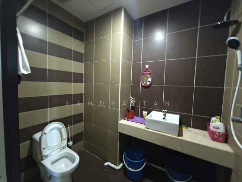 Service Residence for Sale at D'Inspire Residence (Inspira Bestari) - Sandra Tan - Bathroom - PropertyGuru.com.my