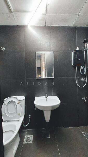 2.5-storey Terraced House for Sale in Taman Setiawangsa (Setiawangsa) - Afiqah . - Bathroom - PropertyGuru.com.my