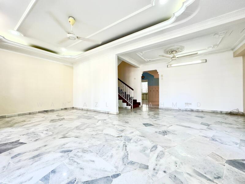 2-storey Terraced House for Sale in Usj 9 (Subang Jaya) - Wan Azlan Ahmad - Living Room - PropertyGuru.com.my
