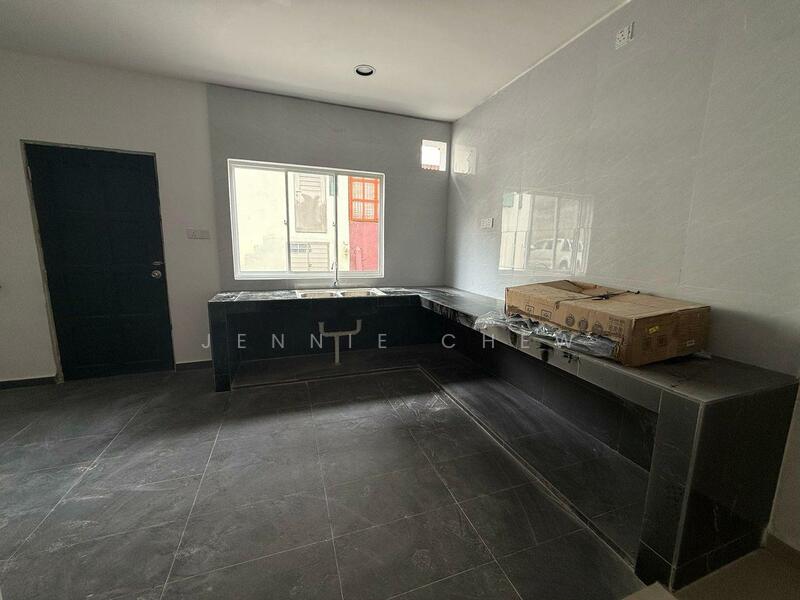 2-storey Terraced House for Sale in Taman Tasek (Johor Bahru) - Jennie Chew - Kitchen - PropertyGuru.com.my