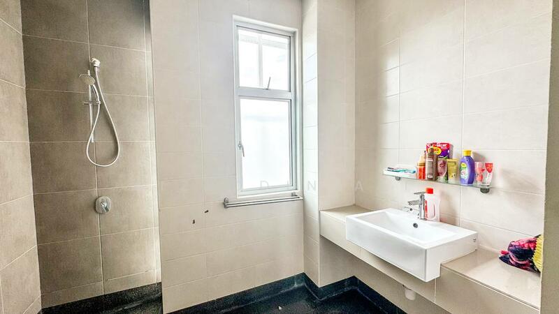 2-storey Terraced House for Sale in Bandar Saujana Putra (Tanjong Duabelas) - Aizuddin Ali - Bathroom - PropertyGuru.com.my