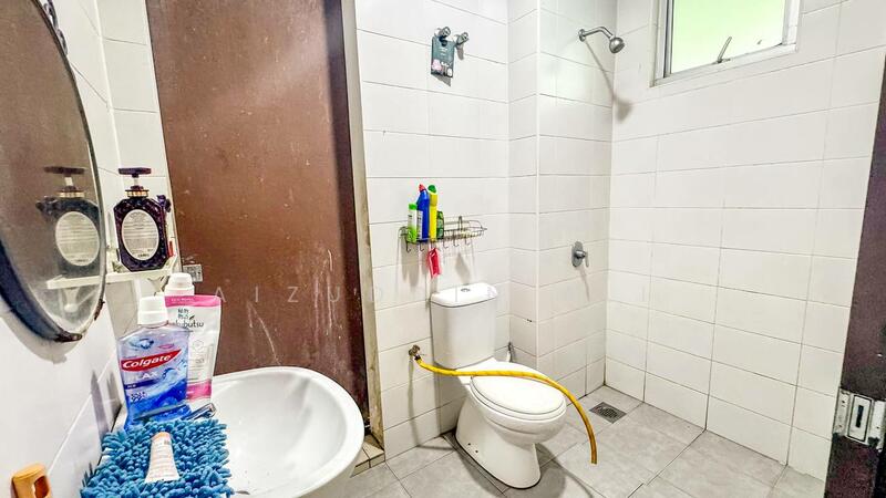 2-storey Terraced House for Sale in Bandar Saujana Putra (Tanjong Duabelas) - Aizuddin Ali - Bathroom - PropertyGuru.com.my