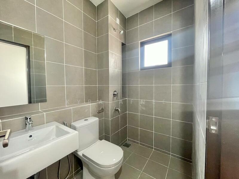 Facing Open Double Storey Terrace, Bandar Serenia, Dengkil Sepang (Type Anira) untuk Untuk Dijual - RM 790,000, Feb 2026 - Bathroom - PropertyGuru.com.my