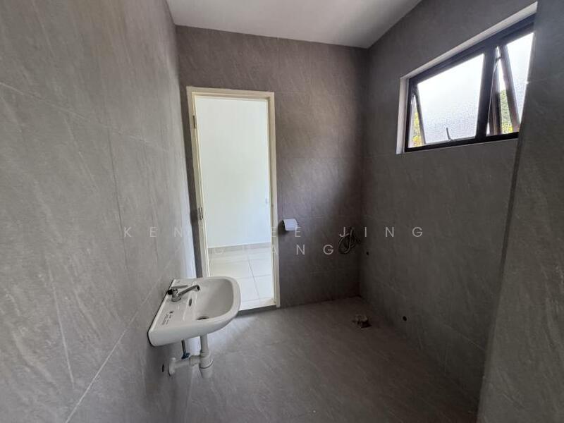 2-storey Terraced House for Sale in Taman Equine (Seri Kembangan) - Kent Lee Jing Guang - Bathroom - PropertyGuru.com.my