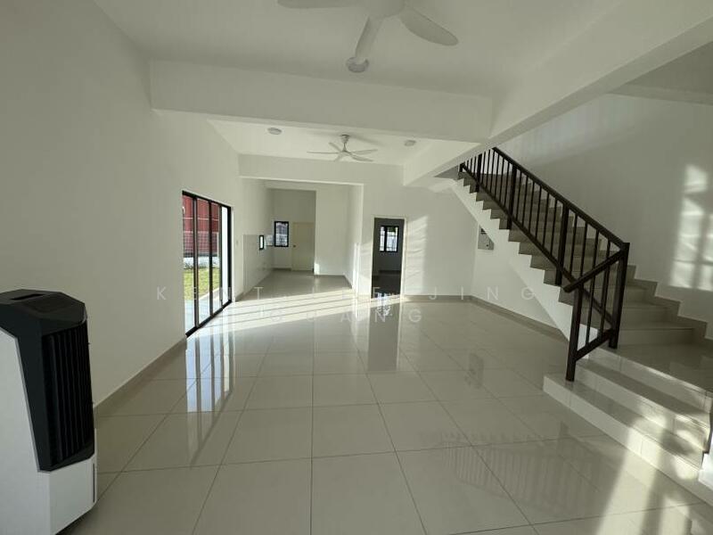 2-storey Terraced House for Sale in Taman Equine (Seri Kembangan) - Kent Lee Jing Guang - Living Room - PropertyGuru.com.my