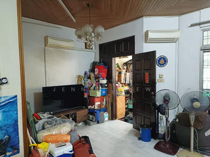 2-storey Terraced House for Sale in Taman Pelangi (Johor Bahru) - Jennie Chew - Living Room - PropertyGuru.com.my
