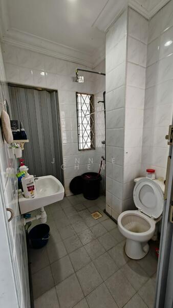 2-storey Terraced House for Sale in Taman Pelangi (Johor Bahru) - Jennie Chew - Bathroom - PropertyGuru.com.my
