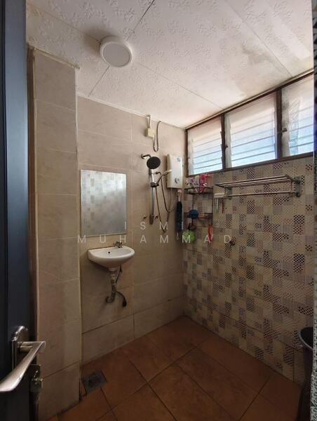 Semi-Detached House for Sale in Taman Paroi Jaya (Paroi) - Ismi Muhammad - Bathroom - PropertyGuru.com.my