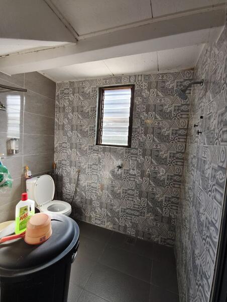 Semi-Detached House for Sale in Taman Paroi Jaya (Paroi) - Ismi Muhammad - Bathroom - PropertyGuru.com.my