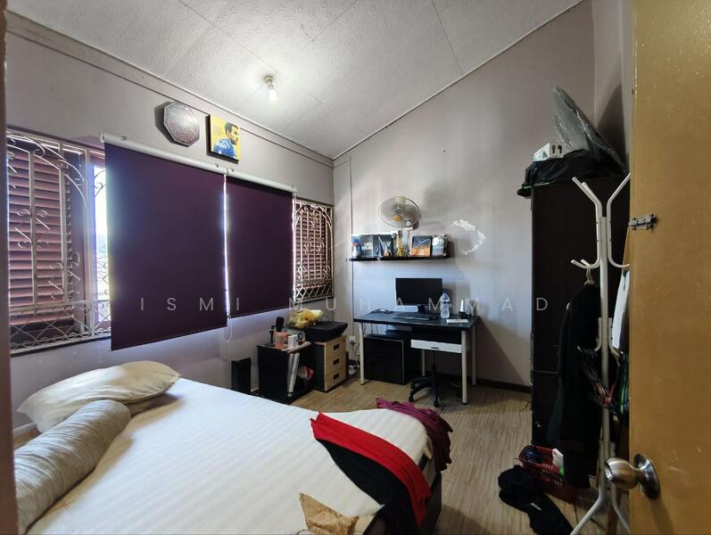 Semi-Detached House for Sale in Taman Paroi Jaya (Paroi) - Ismi Muhammad - Bedroom - PropertyGuru.com.my