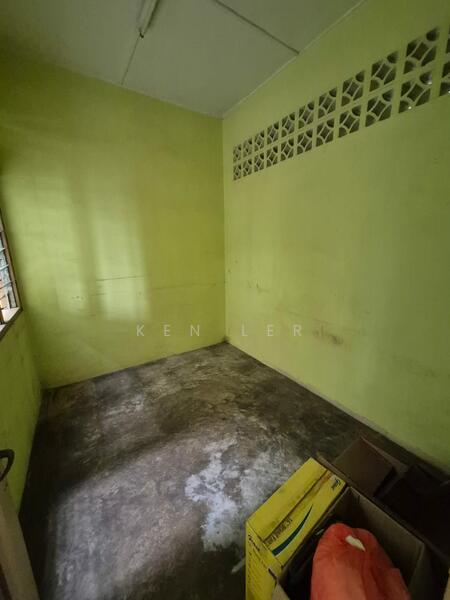1-storey Terraced House for Sale in Sea Park (Petaling Jaya) - Ken Ler - Small Room - PropertyGuru.com.my
