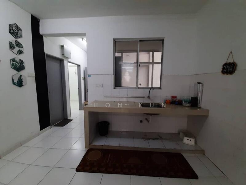 Scott Towers @ Larkin JB untuk Untuk Dijual - RM 420,000, Feb 2026 - Kitchen - PropertyGuru.com.my