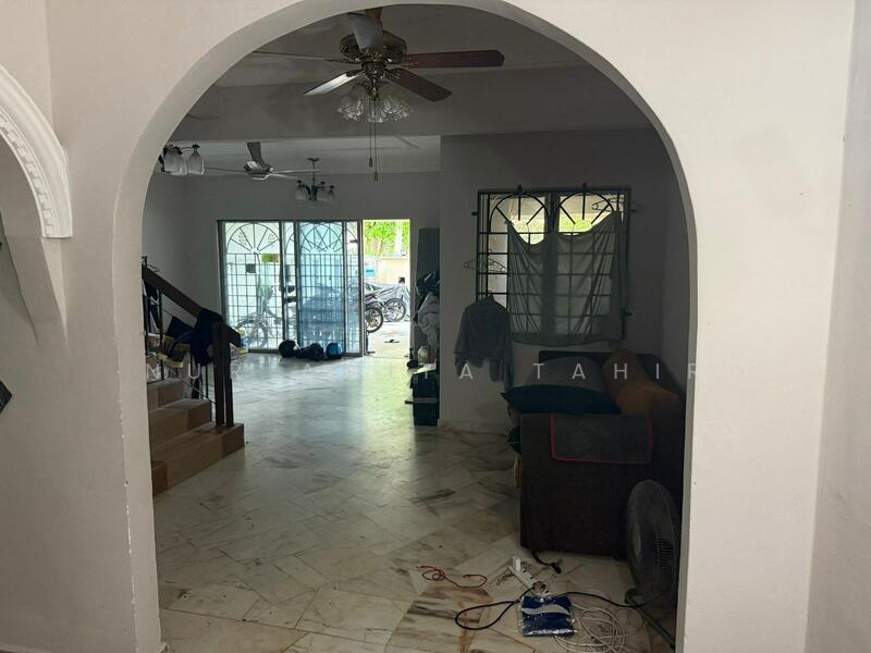2-storey Terraced House for Sale in Seksyen 27 (Shah Alam) - Nur Amita Tahir - Living Room - PropertyGuru.com.my