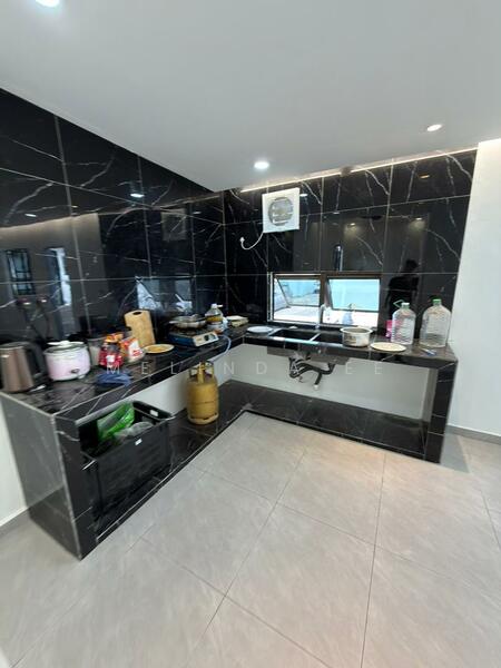 Taman Johor Jaya untuk Untuk Dijual - RM 600,000, Feb 2026 - Kitchen - PropertyGuru.com.my