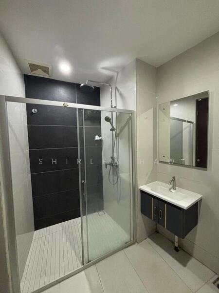 Condominium for Rent at Royal Strand @ Country Garden Danga Bay - Shirley Haw - Bathroom - PropertyGuru.com.my
