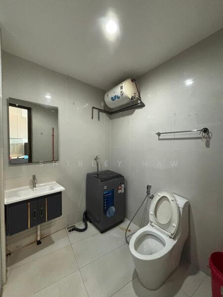 Condominium for Rent at Royal Strand @ Country Garden Danga Bay - Shirley Haw - Bathroom - PropertyGuru.com.my