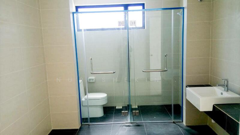 Semi-Detached House for Sale in Setia Ecohill (Semenyih) - Nurashekin . - Bathroom - PropertyGuru.com.my