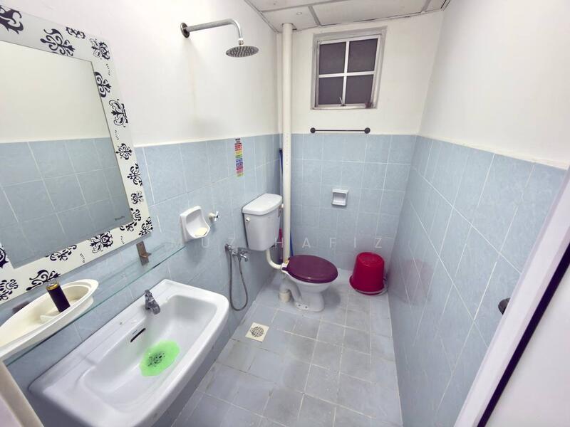 Service Residence for Sale at Serdang Skyvillas (Serdang Perdana) - Muz Hafiz - Bathroom - PropertyGuru.com.my
