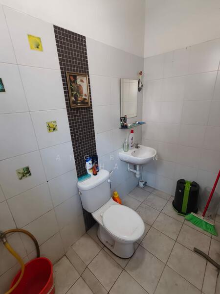 2-storey Terraced House for Sale in Taman Lagenda Putra (Kulai) - Ang Boon Chai - Bathroom - PropertyGuru.com.my