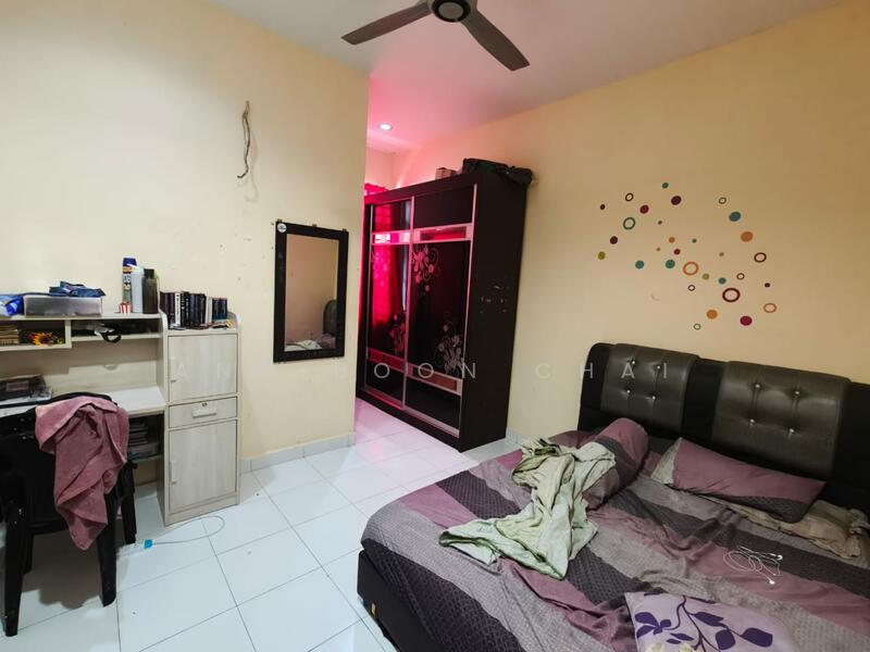 2-storey Terraced House for Sale in Taman Lagenda Putra (Kulai) - Ang Boon Chai - Bedroom - PropertyGuru.com.my