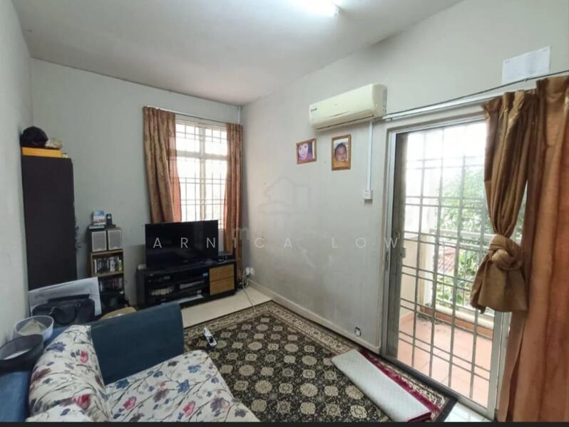 Terraced House for Sale in Bandar Putra Permai (Seri Kembangan) - Arnica Low - Living Room - PropertyGuru.com.my