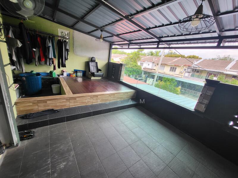 2-storey Terraced House for Sale in Taman Kundang Jaya (Rawang) - CK Sam - Balcony - PropertyGuru.com.my
