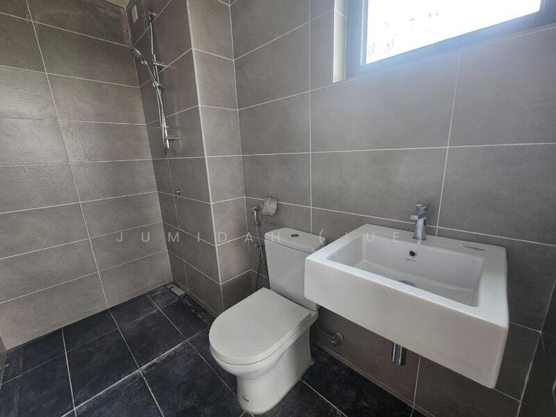 The Louvre @ Country Heights untuk Untuk Disewa - RM 1,500 /bulan, Feb 2026 - Bathroom - PropertyGuru.com.my