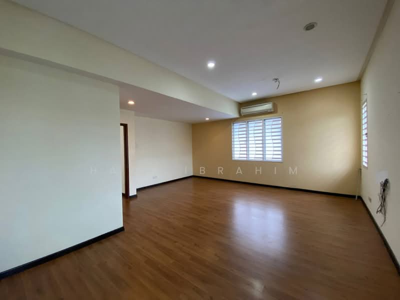Semi-Detached House for Sale in Bandar Seri Putra (Bangi) - Hawa Ibrahim - Living Room - PropertyGuru.com.my