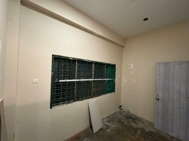 Shop for Rent in Taman Ungku Tun Aminah (Skudai) - Janice Yong - Interior - PropertyGuru.com.my