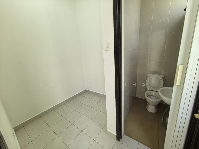 Semi-Detached House for Sale in Taman Ponderosa (Johor Bahru) - Ang Boon Chai - Bathroom - PropertyGuru.com.my