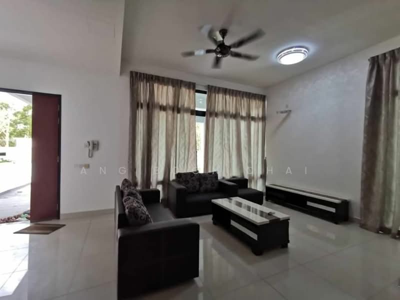 Cluster House for Sale in Taman Mount Austin (Tebrau) - Ang Boon Chai - Living Room - PropertyGuru.com.my