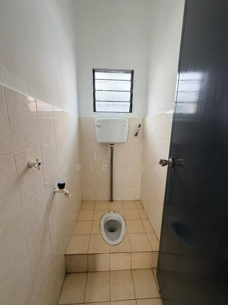 2-storey Terraced House for Sale in Taman Nusantara (Iskandar Puteri (Nusajaya)) - Eric Lee - Bathroom - PropertyGuru.com.my