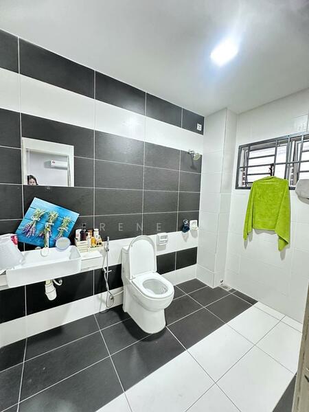 Cluster House for Sale in Nusantara Prima (Gelang Patah) - Serene Low - Bathroom - PropertyGuru.com.my