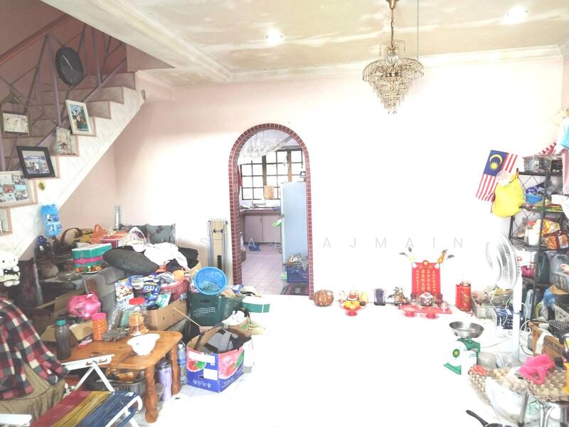 2-storey Terraced House for Sale in Taman Sungai Besi Indah (Seri Kembangan) - SHAMSIAH AJMAIN - Living Room - PropertyGuru.com.my