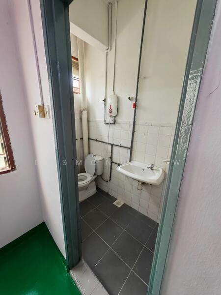 Double Storey Terrace House Taman Angkasa Old Klang Road OUG Kuala Lumpur untuk Untuk Disewa - RM 2,500 /bulan, Feb 2026 - Bathroom - PropertyGuru.com.my