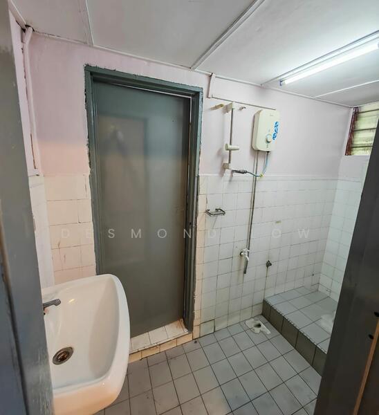Double Storey Terrace House Taman Angkasa Old Klang Road OUG Kuala Lumpur untuk Untuk Disewa - RM 2,500 /bulan, Feb 2026 - Bathroom - PropertyGuru.com.my
