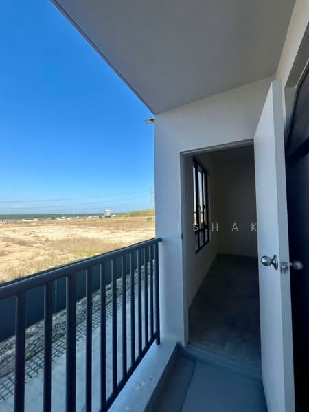 Shop / Office for Rent in Ijok (Selangor) - Rohana Ishak - Balcony - PropertyGuru.com.my