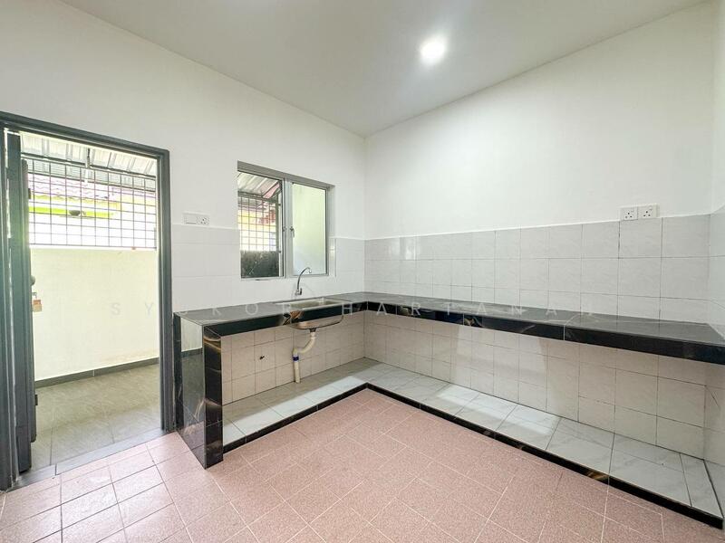 1-storey Terraced House for Sale in Klang (Selangor) - Syukor Hartanah - Kitchen - PropertyGuru.com.my