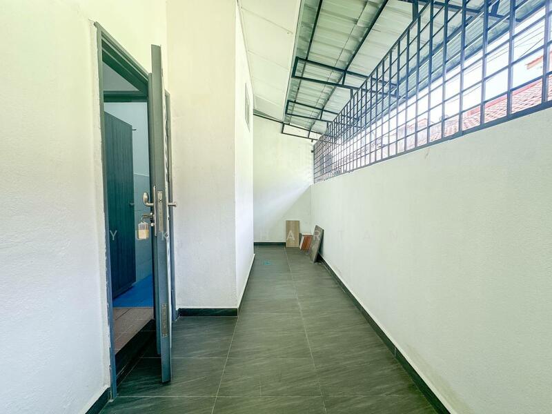 1-storey Terraced House for Sale in Klang (Selangor) - Syukor Hartanah - Corridor - PropertyGuru.com.my