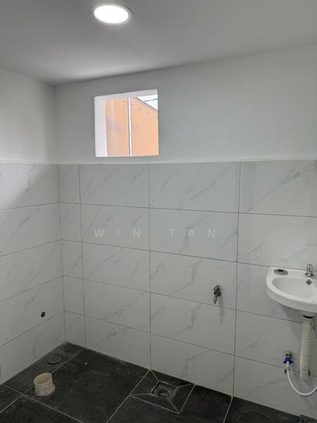 1-storey Terraced House for Sale in Taman Universiti (Skudai) - Win Tan - Bathroom - PropertyGuru.com.my